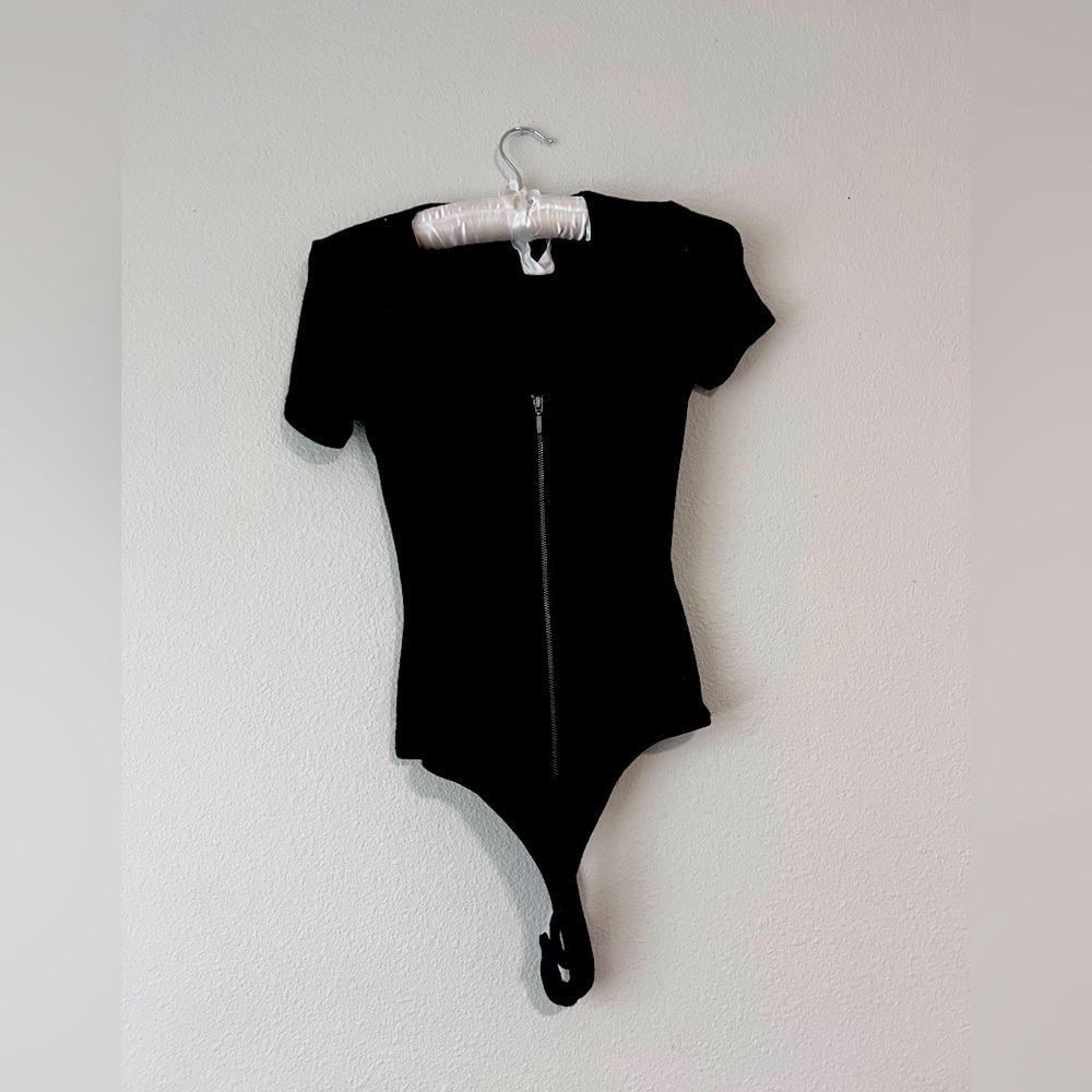 || GUESS || ZIPPER BODY SUIT ||